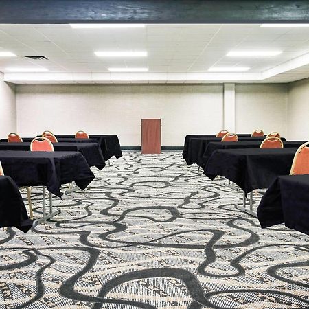 Days Inn & Suites By Wyndham ואוסאו מראה חיצוני תמונה