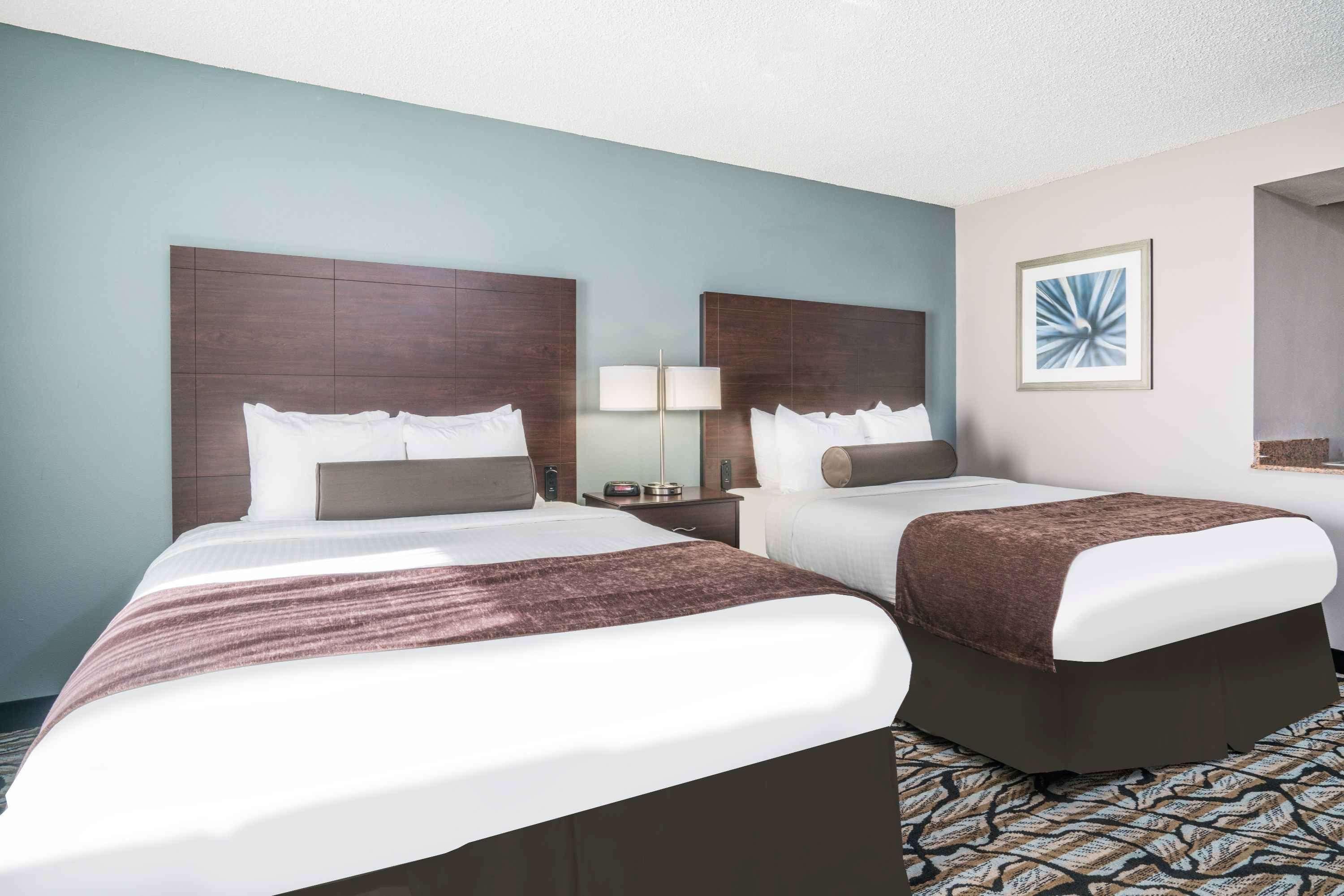 Days Inn & Suites By Wyndham ואוסאו מראה חיצוני תמונה