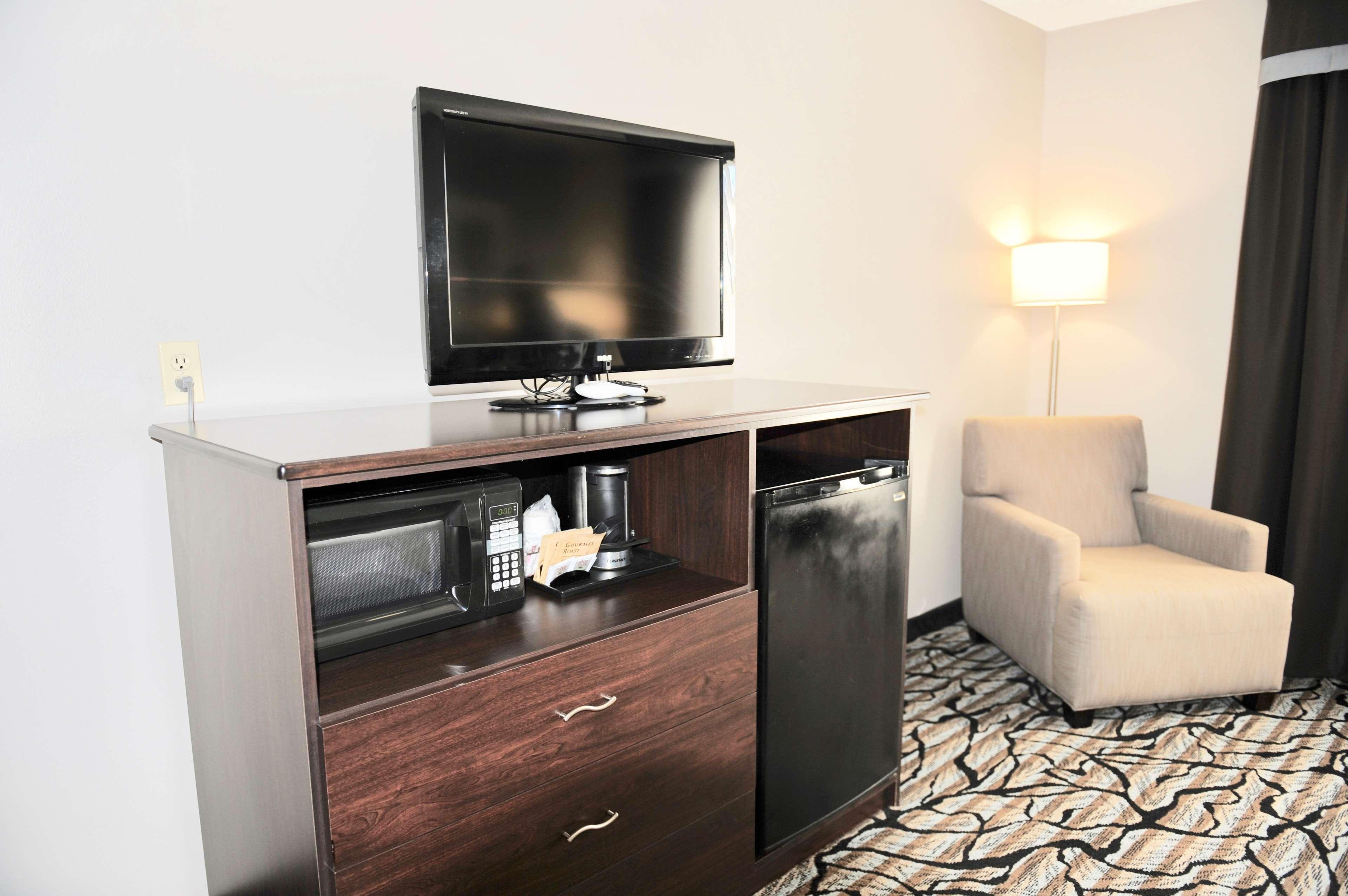 Days Inn & Suites By Wyndham ואוסאו מראה חיצוני תמונה