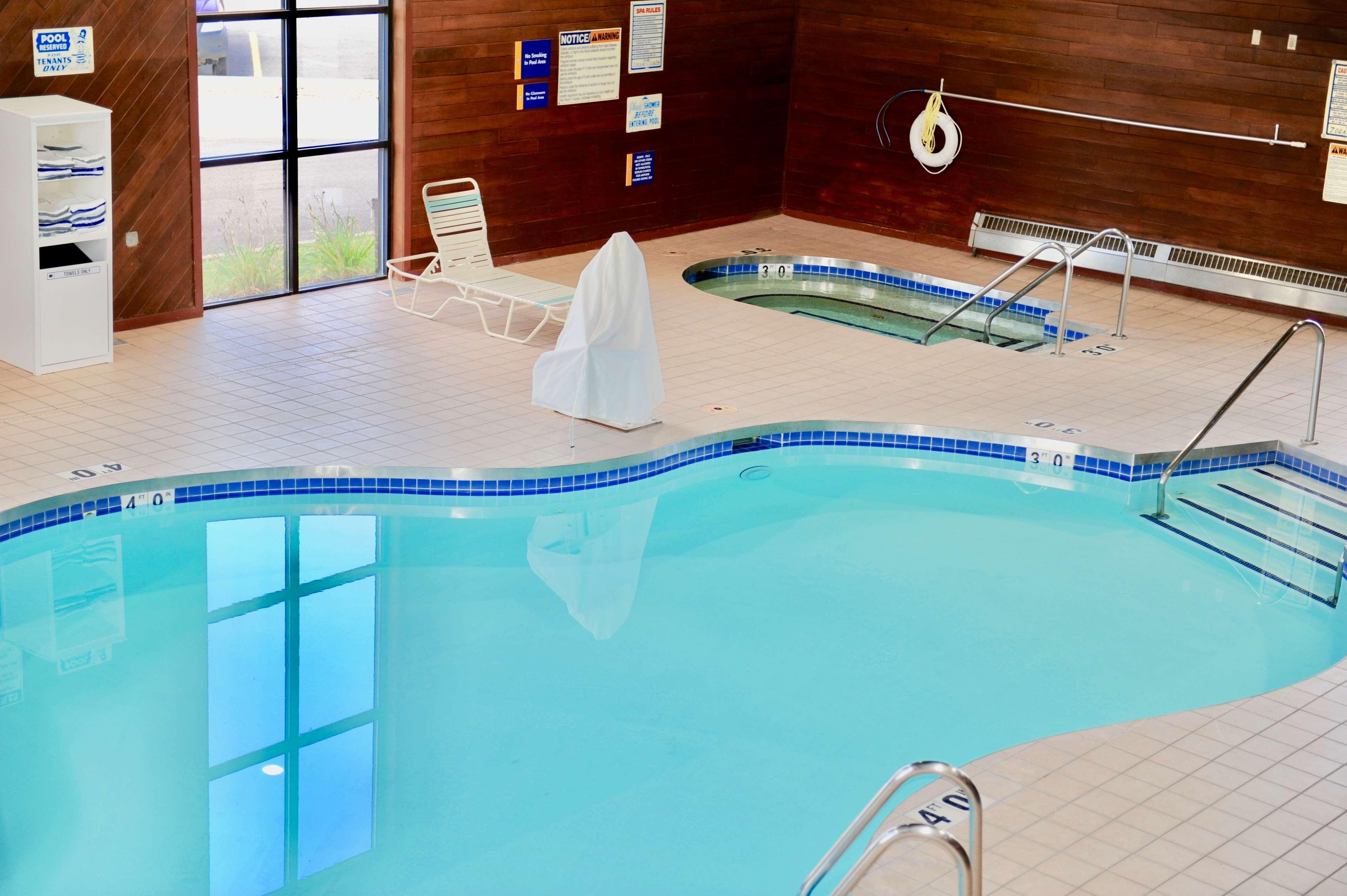 Days Inn & Suites By Wyndham ואוסאו מראה חיצוני תמונה