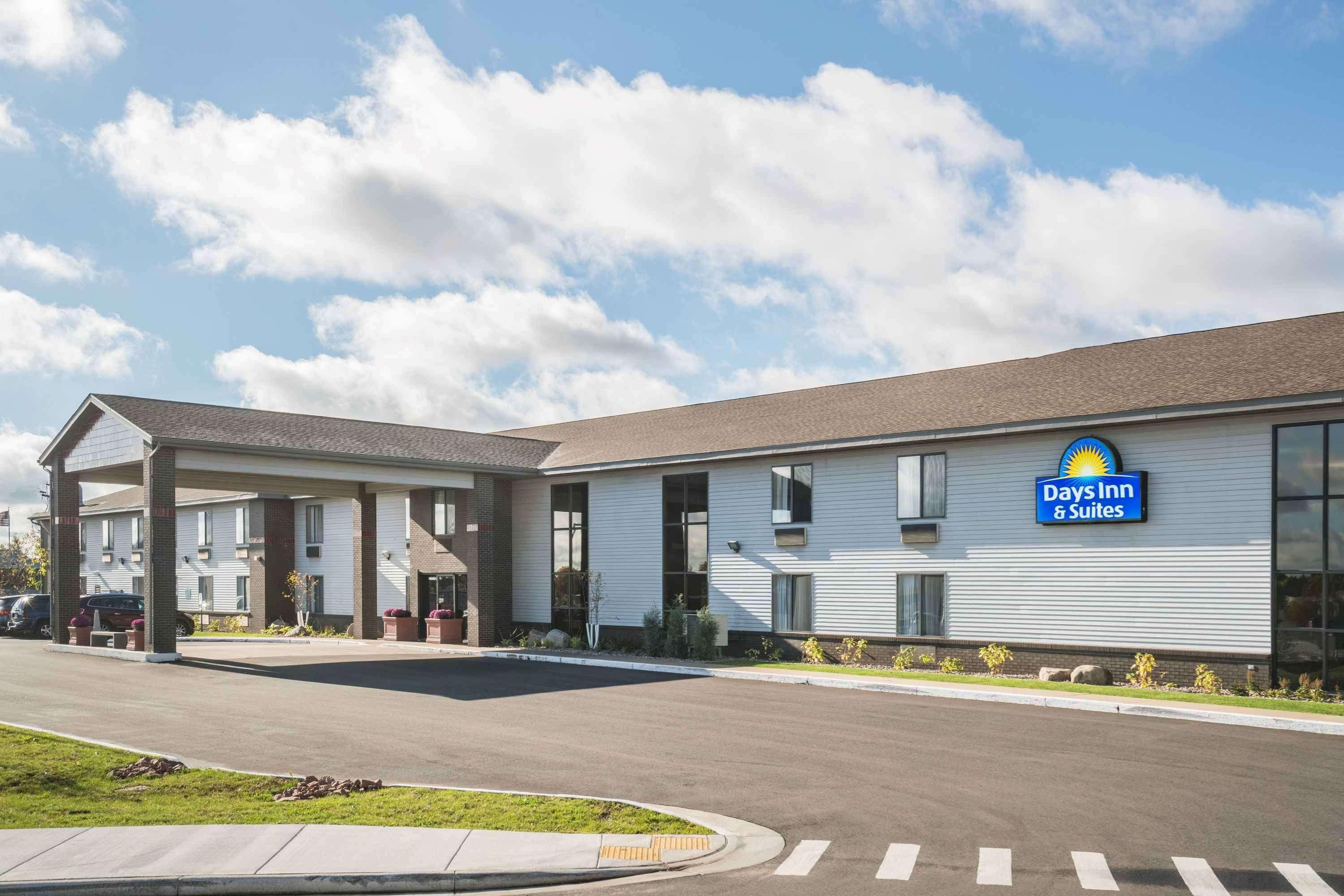 Days Inn & Suites By Wyndham ואוסאו מראה חיצוני תמונה