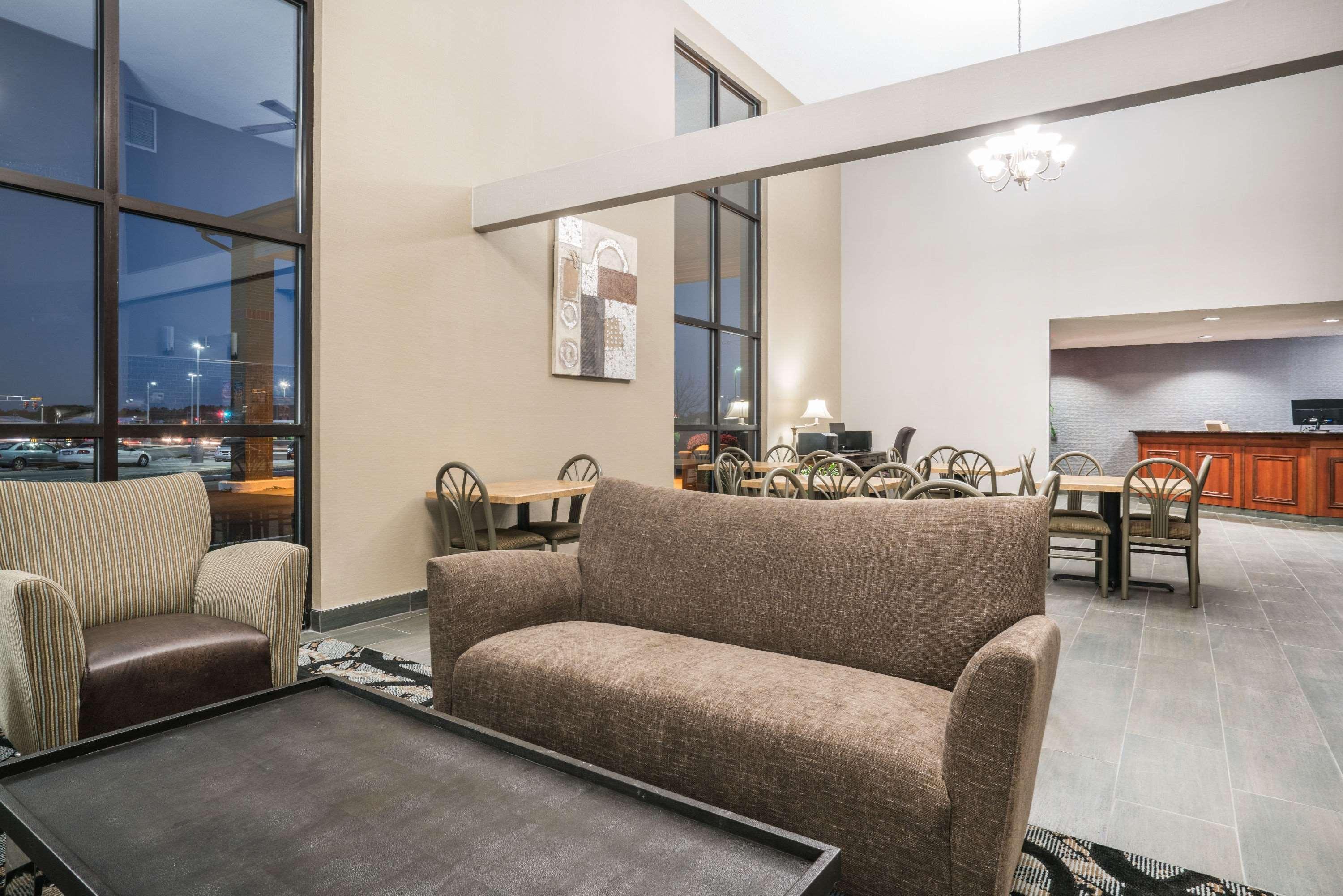 Days Inn & Suites By Wyndham ואוסאו מראה חיצוני תמונה