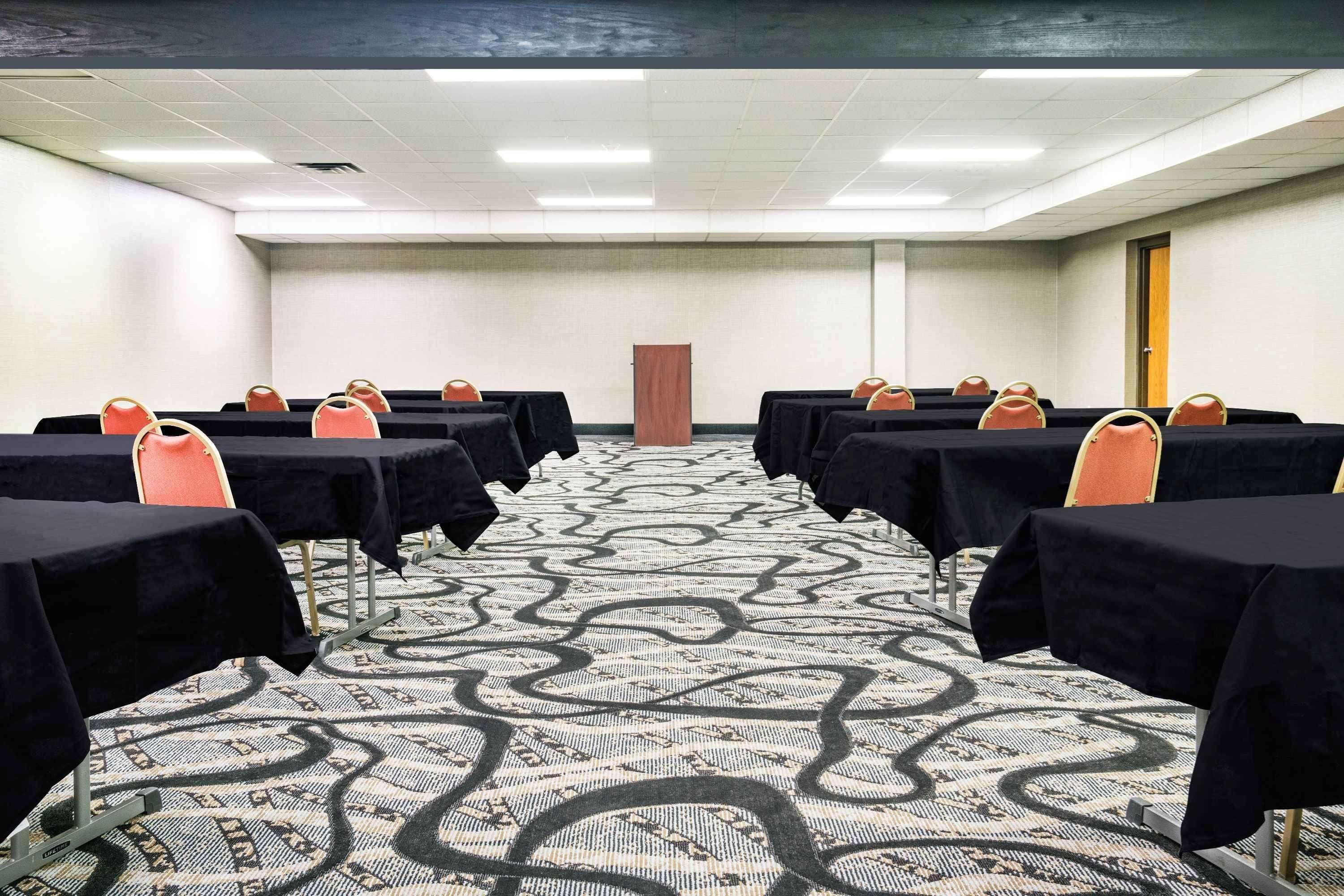 Days Inn & Suites By Wyndham ואוסאו מראה חיצוני תמונה