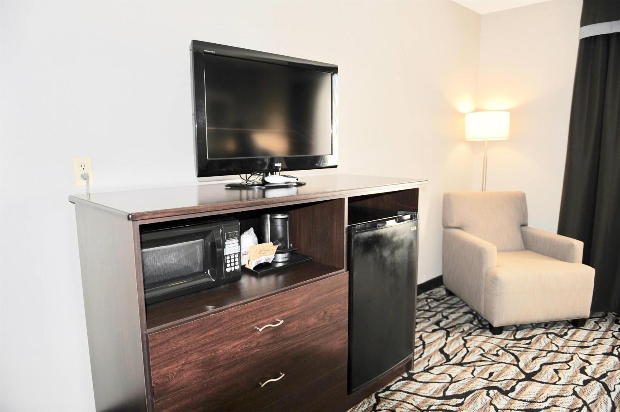 Days Inn & Suites By Wyndham ואוסאו מראה חיצוני תמונה