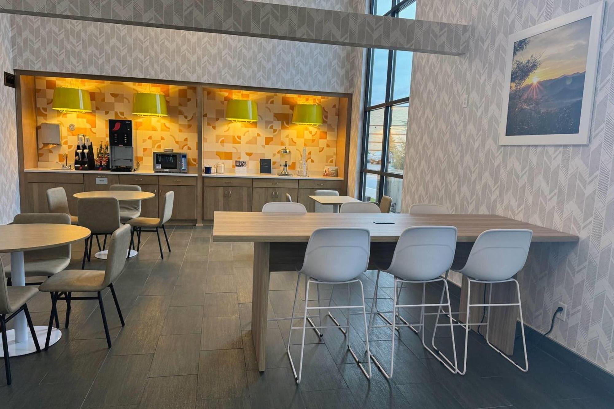 Days Inn & Suites By Wyndham ואוסאו מראה חיצוני תמונה