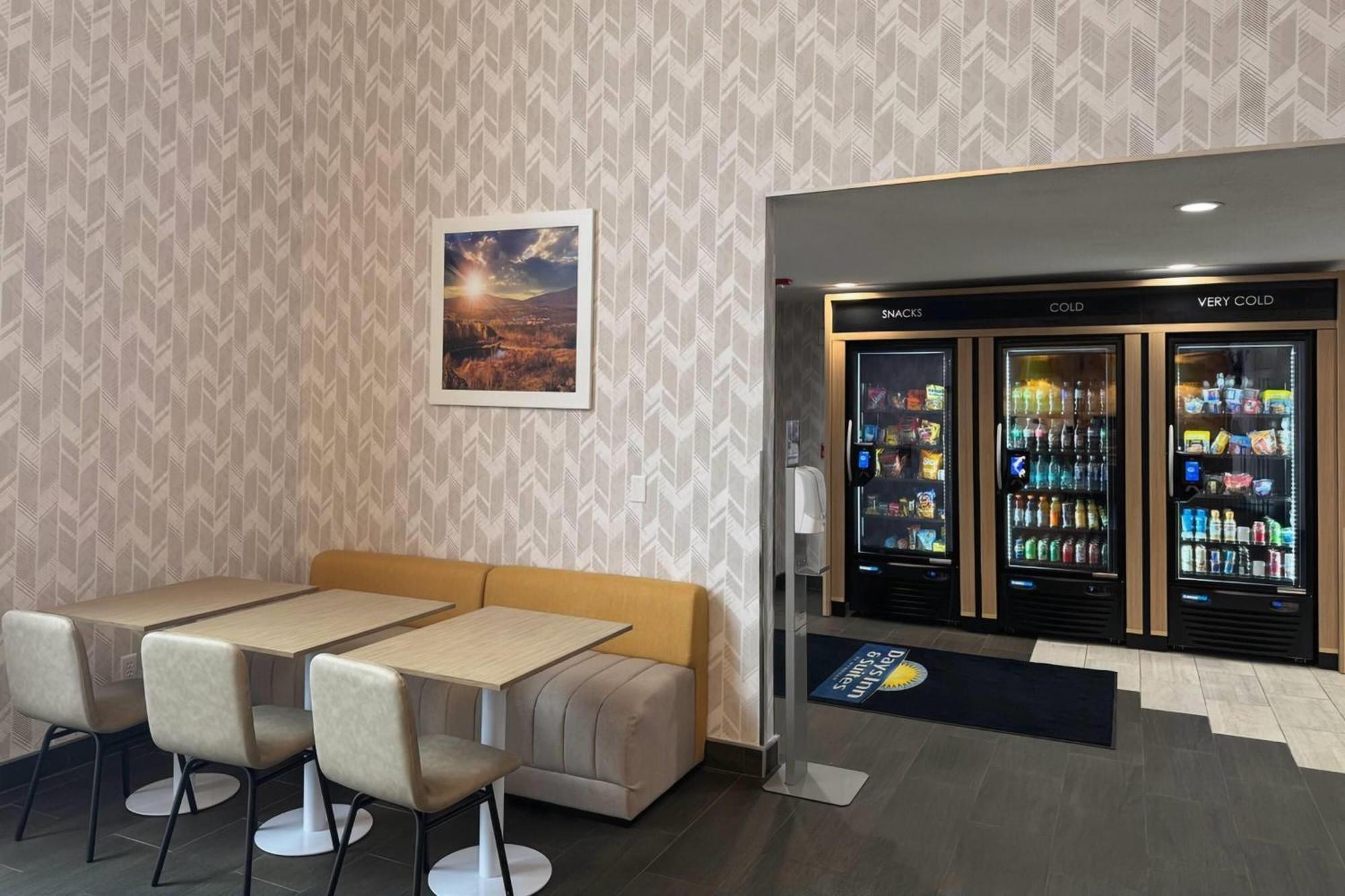 Days Inn & Suites By Wyndham ואוסאו מראה חיצוני תמונה
