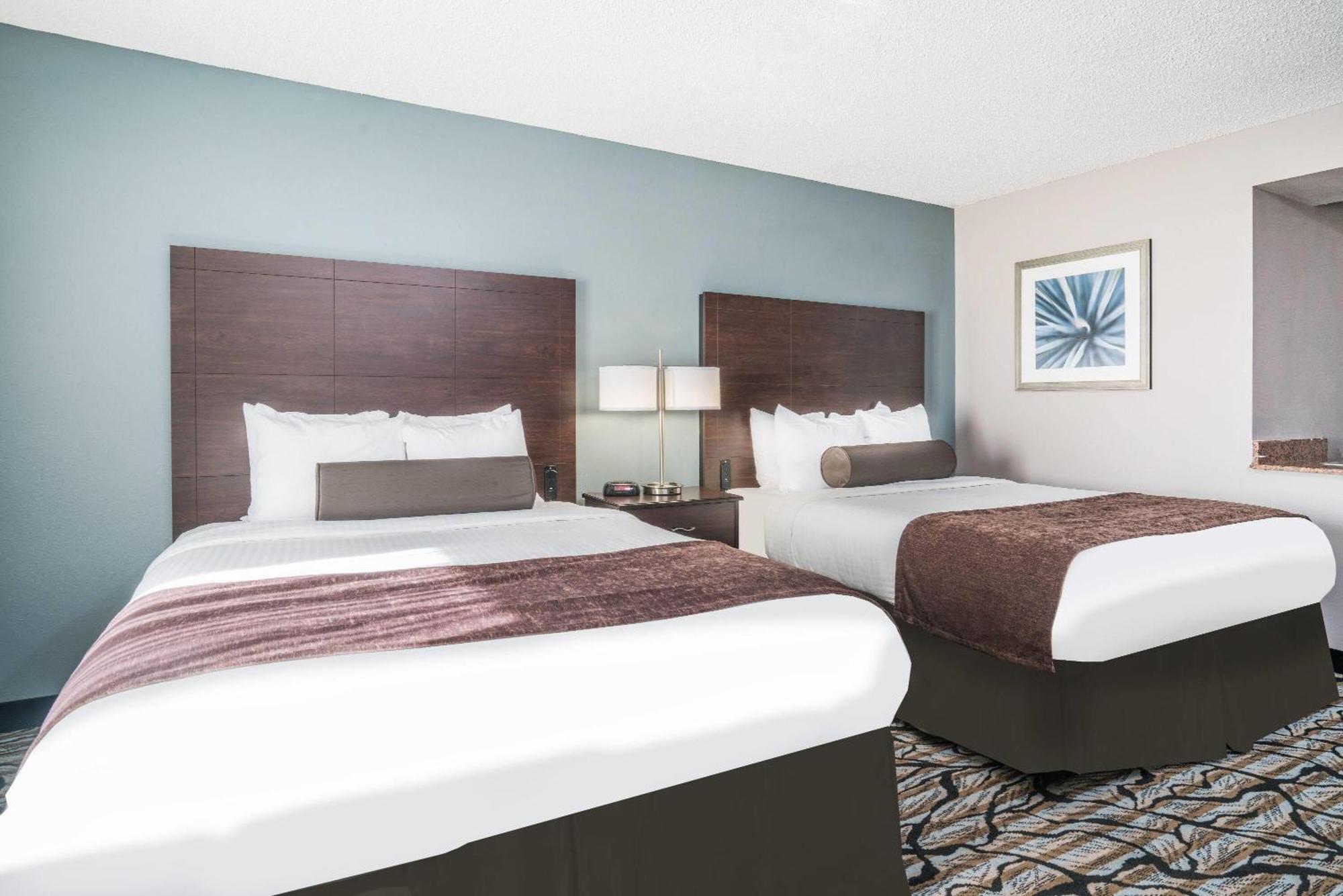 Days Inn & Suites By Wyndham ואוסאו מראה חיצוני תמונה
