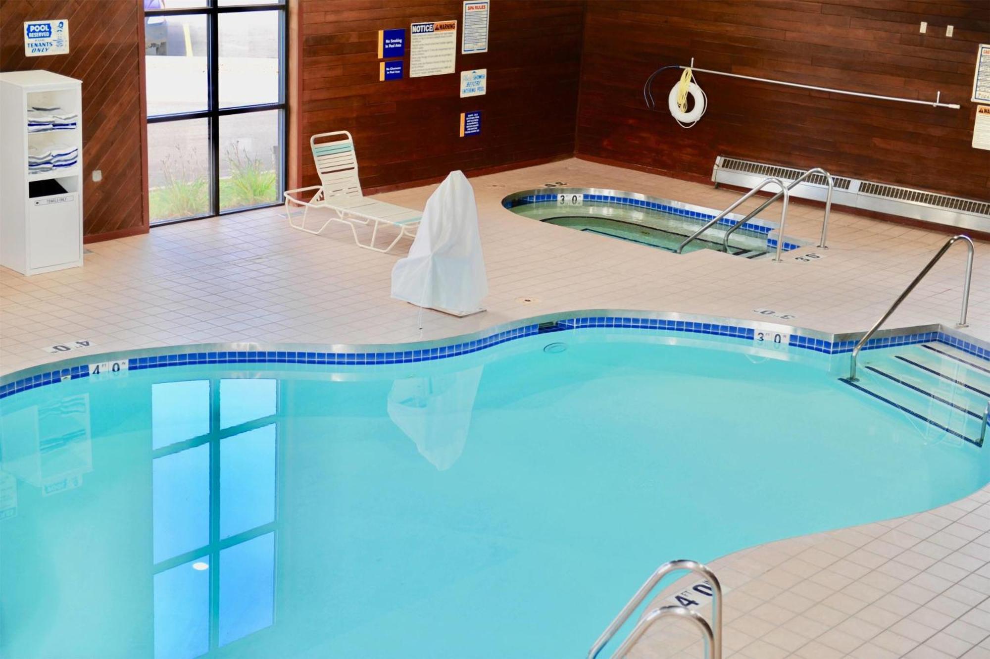 Days Inn & Suites By Wyndham ואוסאו מראה חיצוני תמונה