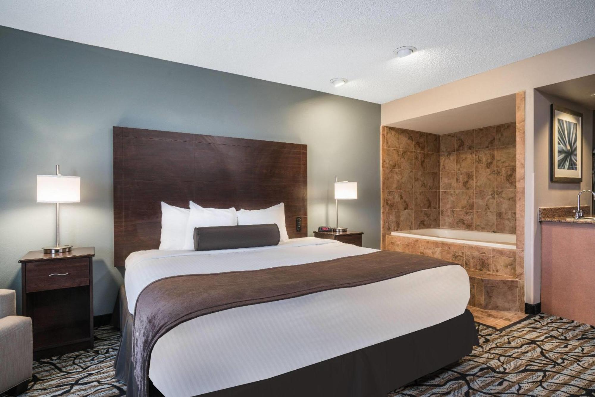 Days Inn & Suites By Wyndham ואוסאו מראה חיצוני תמונה