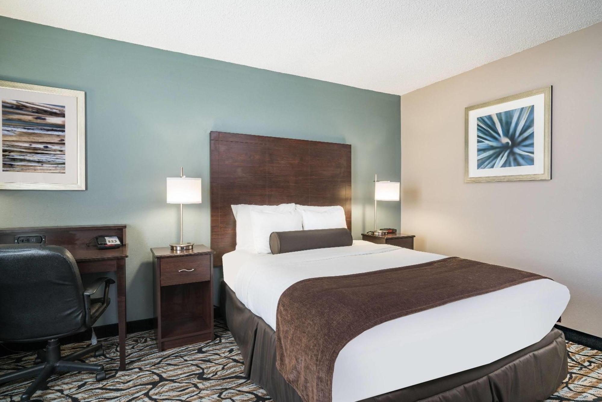 Days Inn & Suites By Wyndham ואוסאו מראה חיצוני תמונה