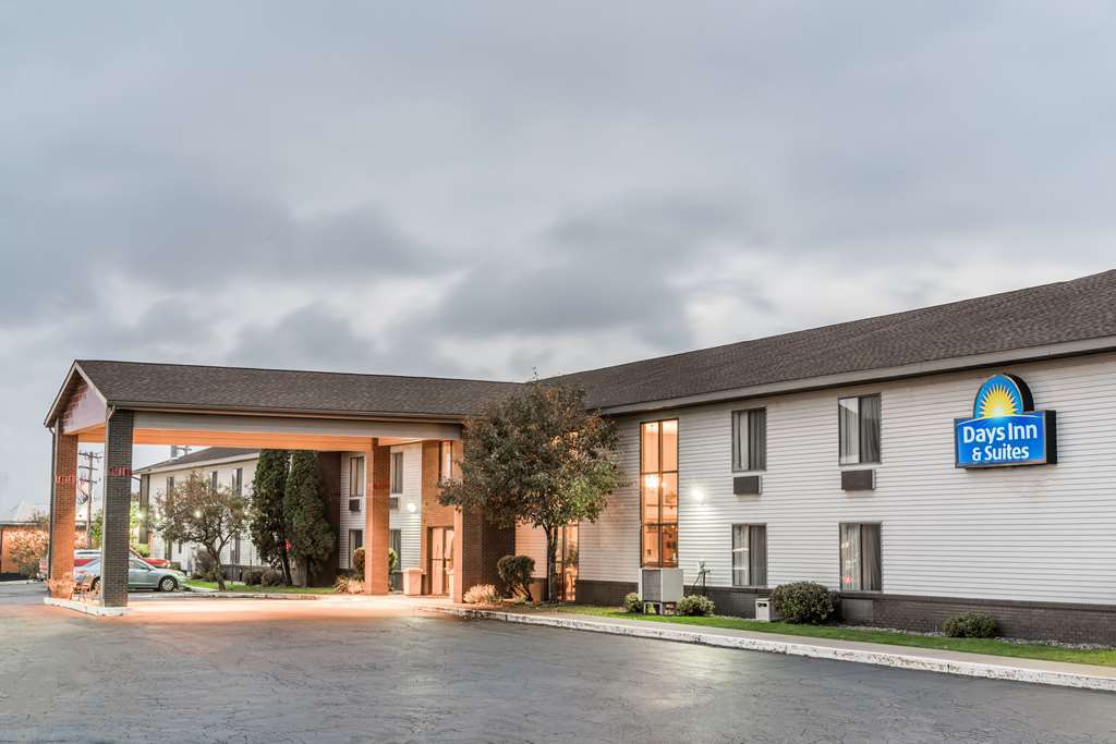 Days Inn & Suites By Wyndham ואוסאו מראה חיצוני תמונה