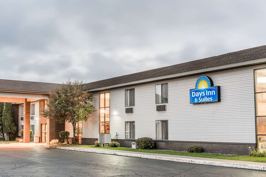 Days Inn & Suites By Wyndham ואוסאו מראה חיצוני תמונה