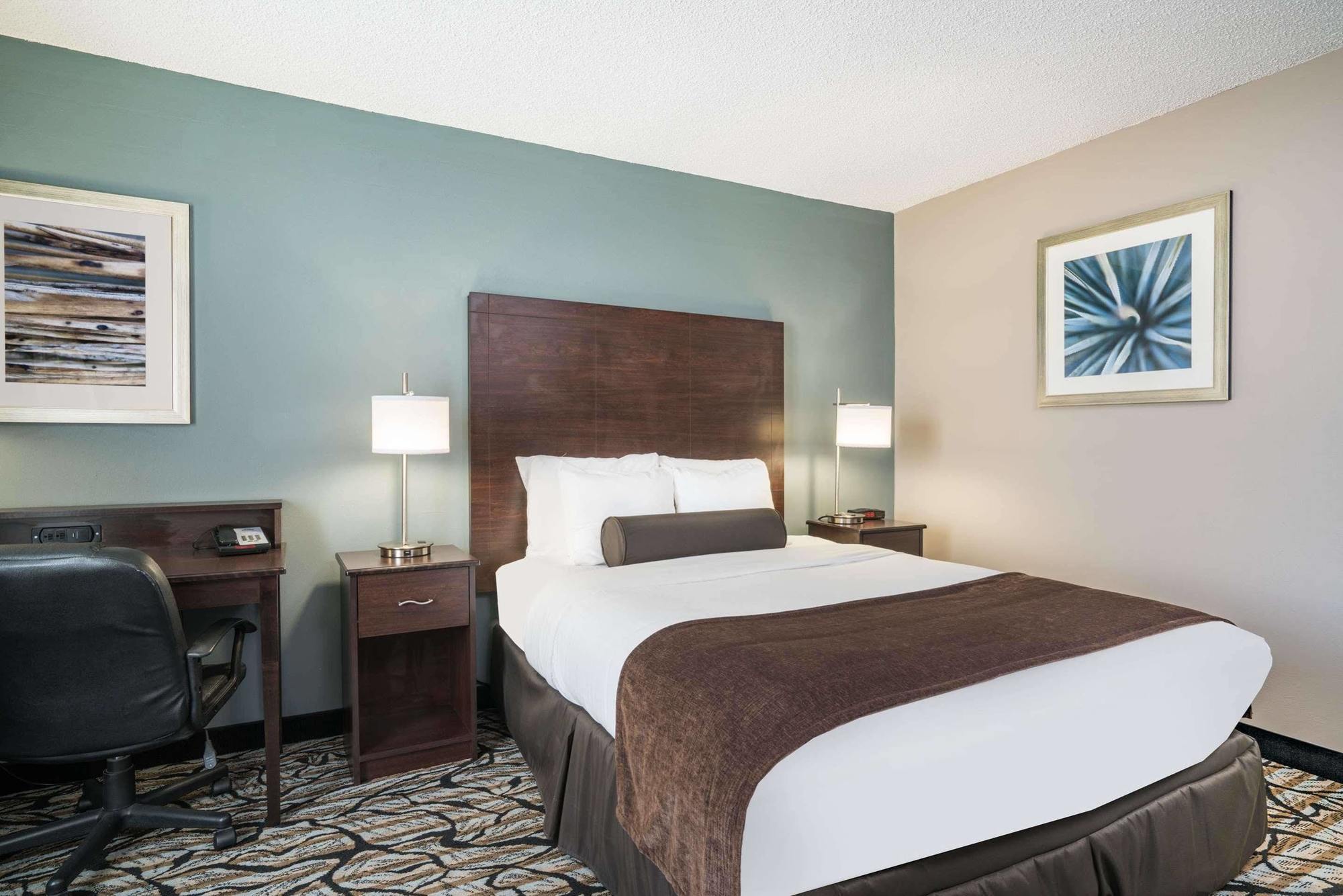 Days Inn & Suites By Wyndham ואוסאו מראה חיצוני תמונה